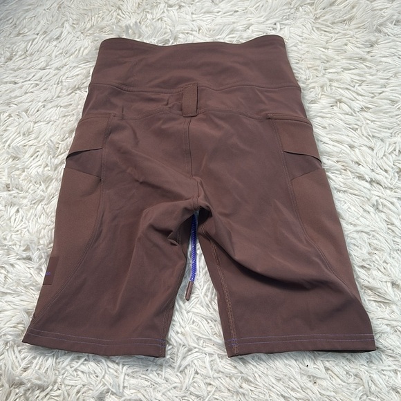 Lululemon Cargo Super-High-Rise Hiking Short 8" Dark Oxide - Picture 3 of 5